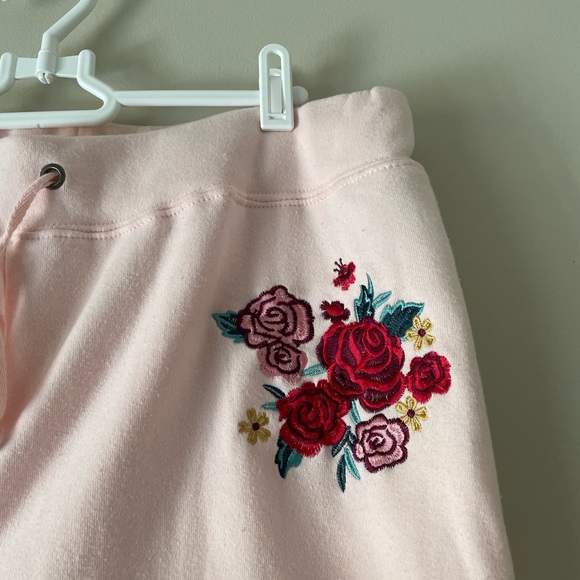 NWT Make + Model Embroidered Sweatshirt & Pants Loungewear Set, Light Pink - Picture 8 of 12